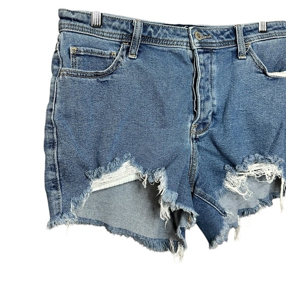 Hollister Distressed Denim Shorts Size 31 - Picture 2 of 8